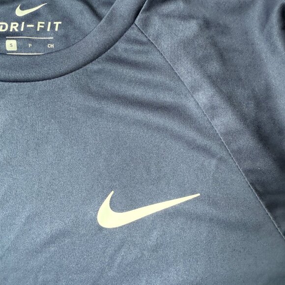 Nike Blue Sz S DRI-FIT Short Sleeve Rash guard Shirt - Picture 3 of 7